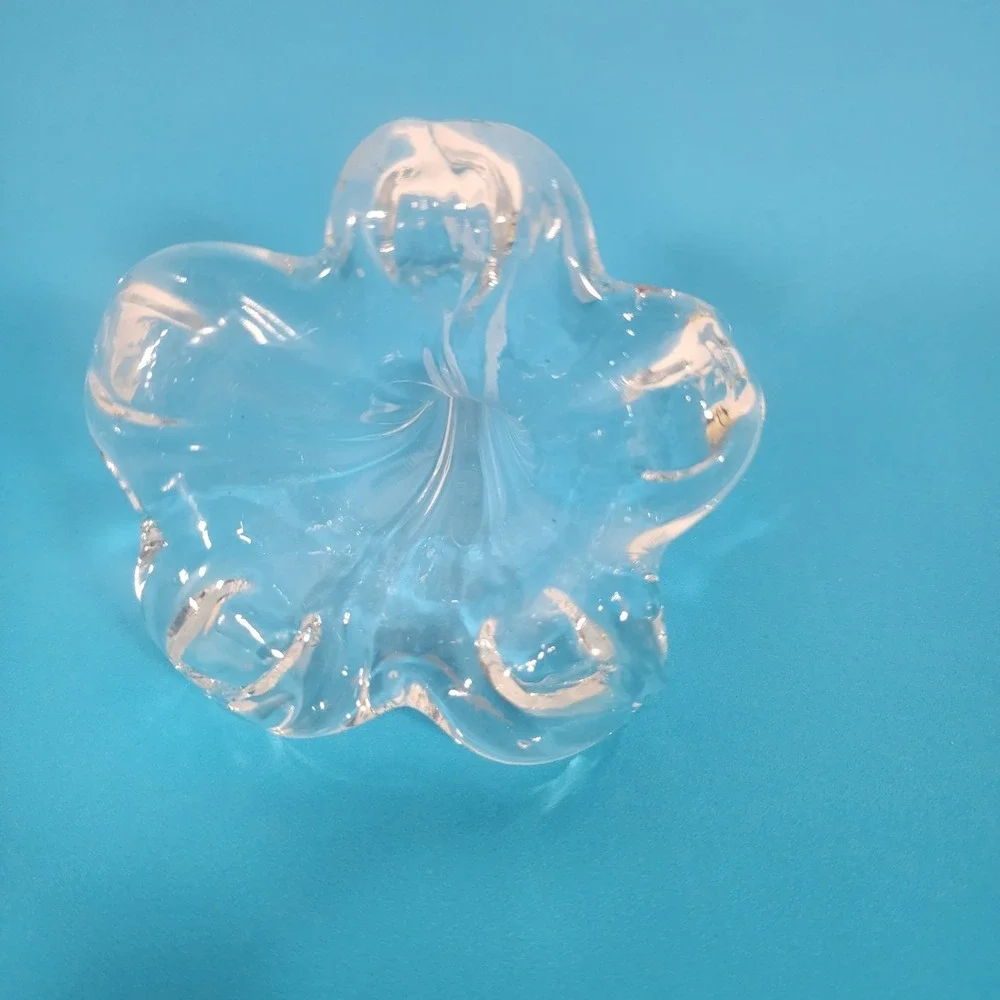 Vintage Hand Blown Clear Glass Lily Flower Shaped Single Bud Vase Unique